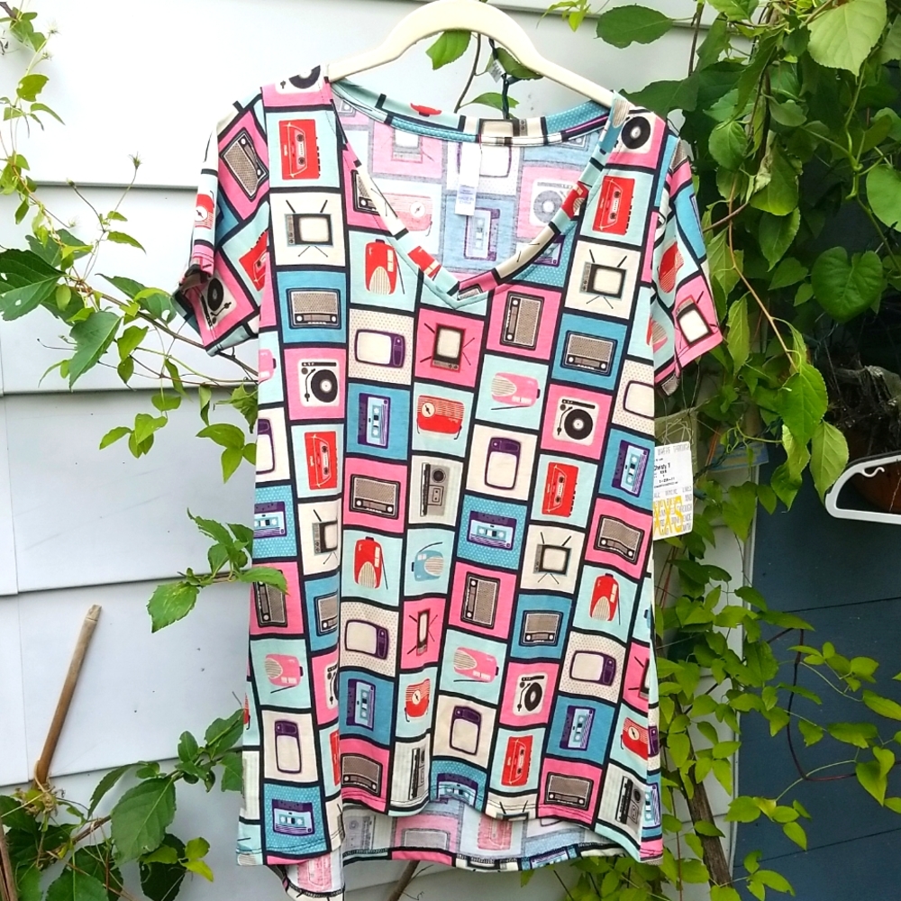 NWT Retro Radio TV LuLaRoe Christy hi low T xxs